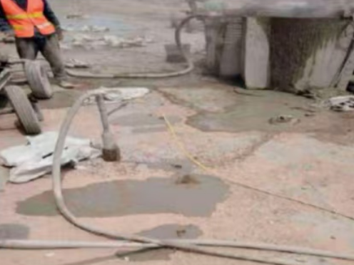 东城街道水泥混凝土路面板底注浆技术 路面脱空注浆整治方案